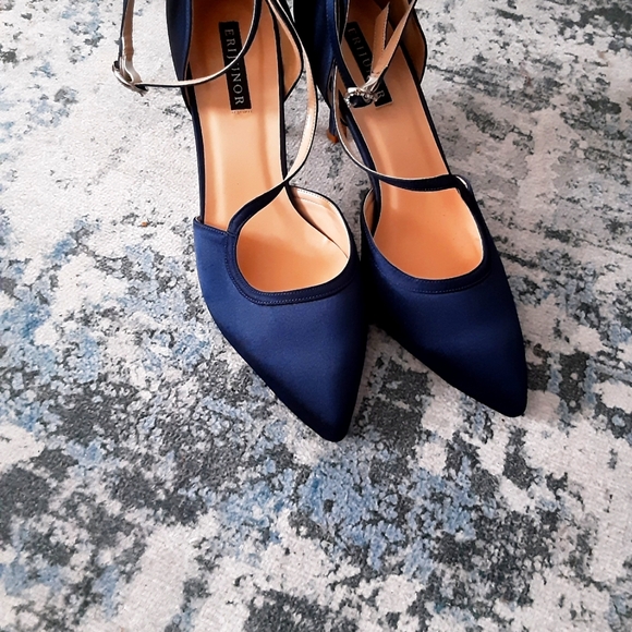 Elegant Blue Pointed-Toe Heels  Size 8 - Picture 1 of 5